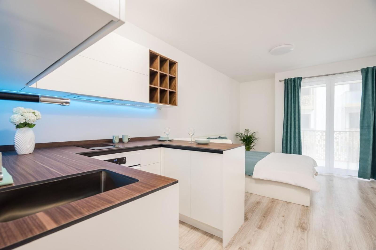 Comfort Court Apartment - Free Parking, Balcony Budapest Bagian luar foto