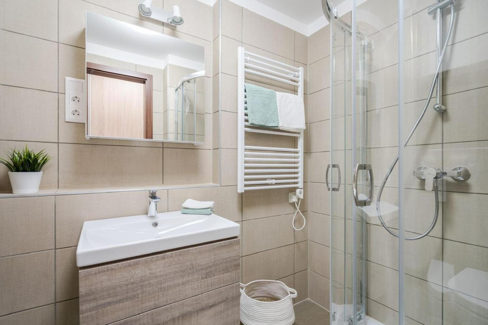 Comfort Court Apartment - Free Parking, Balcony Budapest Bagian luar foto