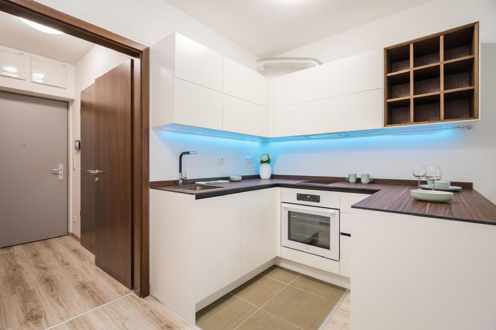 Comfort Court Apartment - Free Parking, Balcony Budapest Bagian luar foto